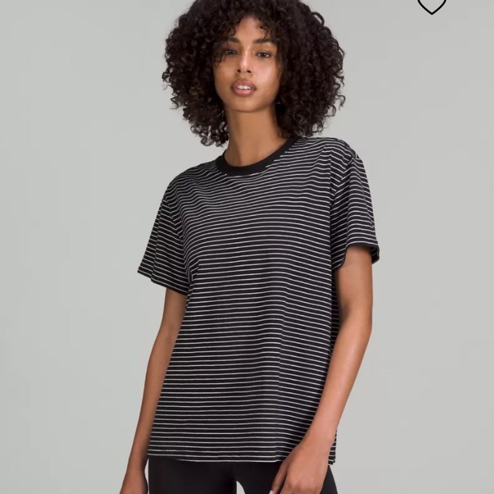 Lululemon black white striped t shirt with short sleeves small